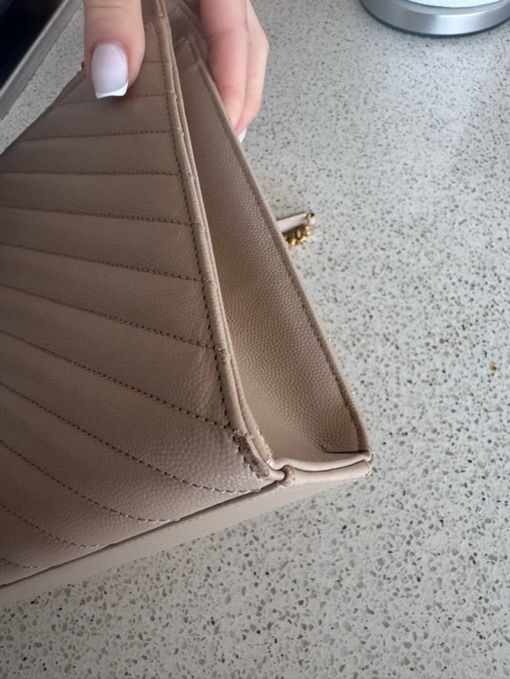 Saint Laurent Matelasse Grain de Poudre Monogram Large Shoulder Bag - Picture 5 of 8